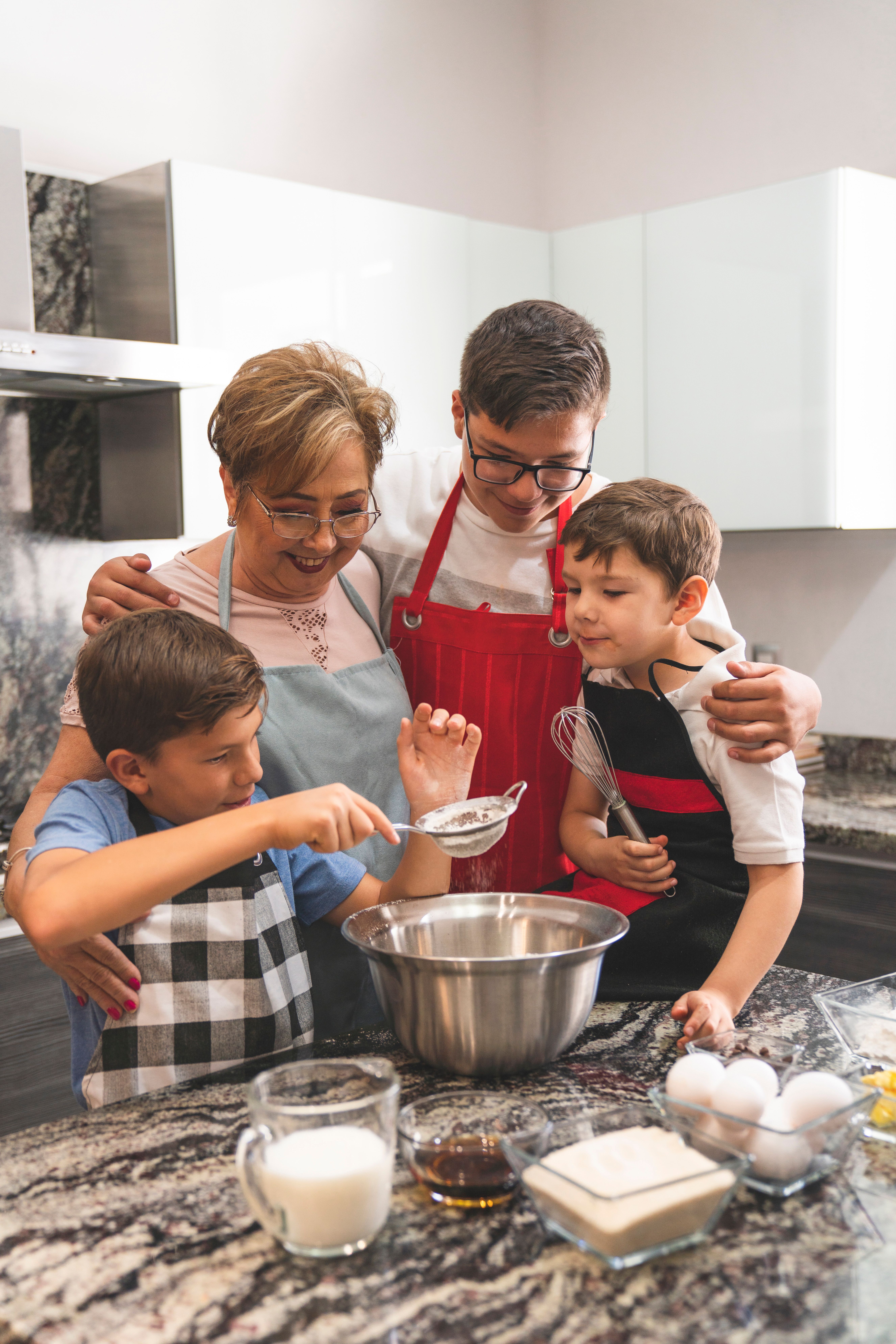 Familia disfrutando de un momento cotidiano